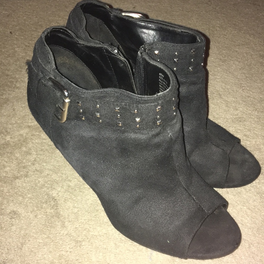 Black heel booties